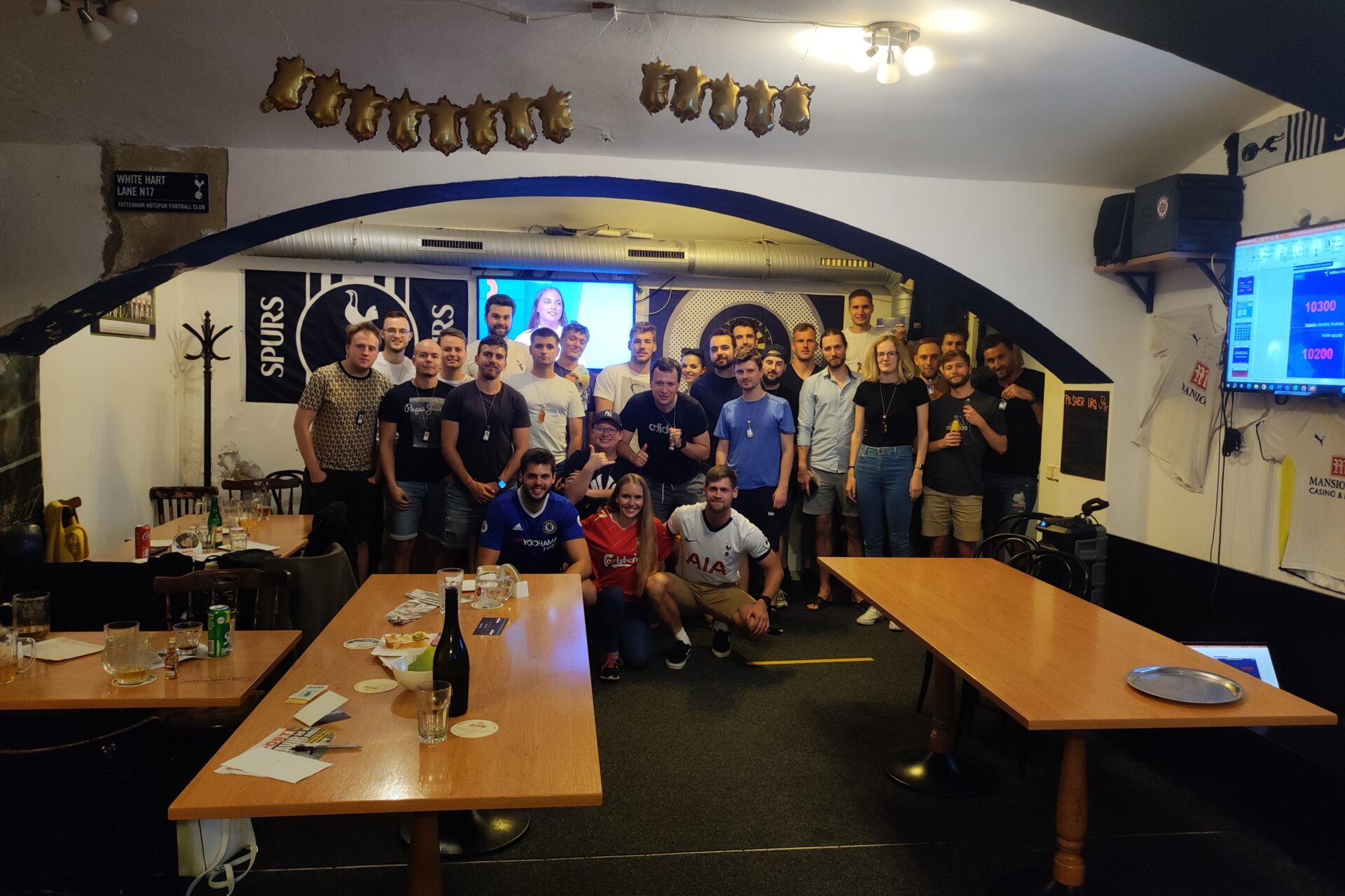 Sledovačky a srazy u velkých sportovních událostí společně se soutěžemi o odměny.
